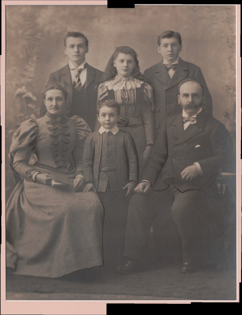 William and Elizabeth McPherson and family Early 1890s Stirling Scotland